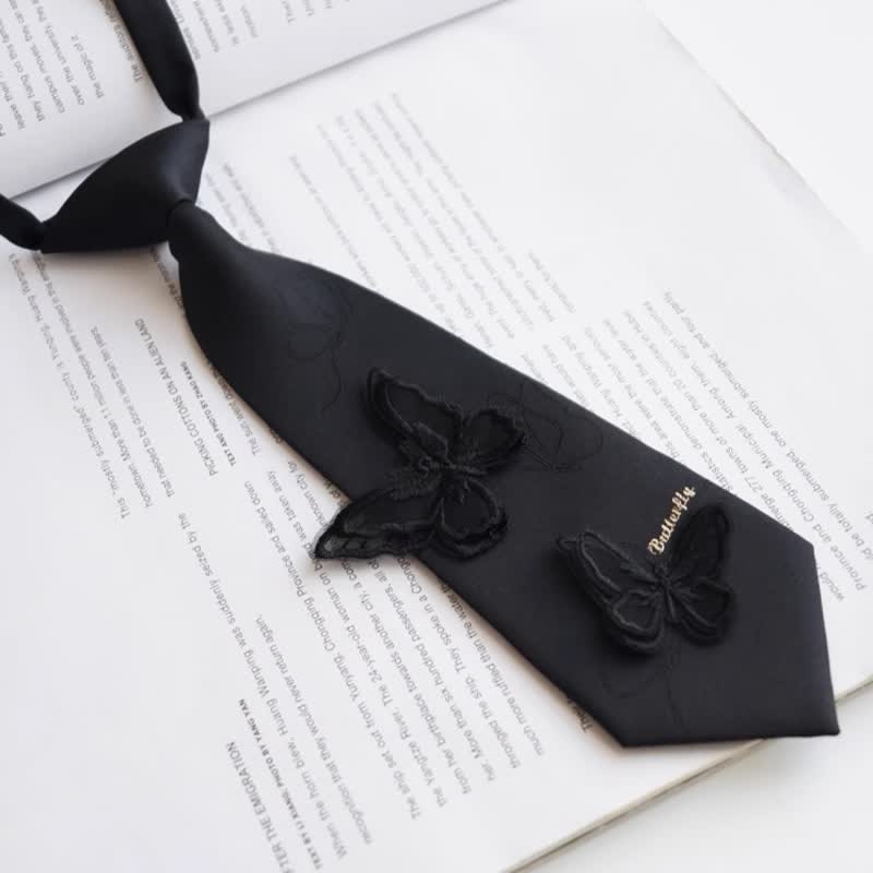 Men's Pre-Tied Leisure Style Butterfly Small Necktie