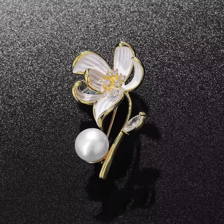 Women's Classic Lotus Flower Faux Pearl Brooch