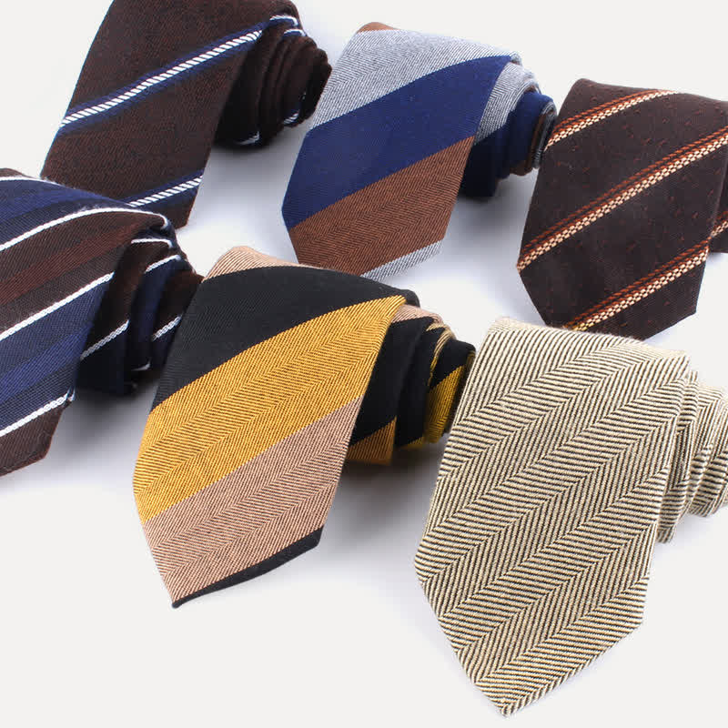 Men's British Soft Wool-like Striped Necktie - image 0