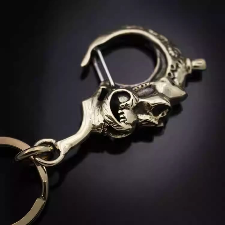 Creative Brass Skull-shaped Keychain With Ring - image 1