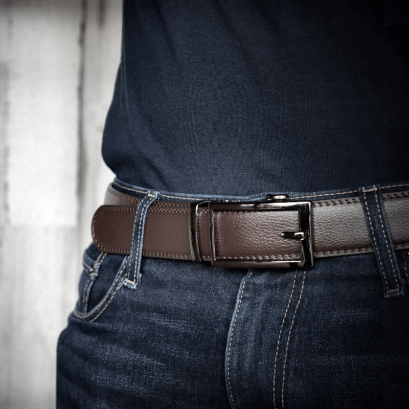Men's Sophisticated Hollow Automatic Buckle Leather Belt - image 4