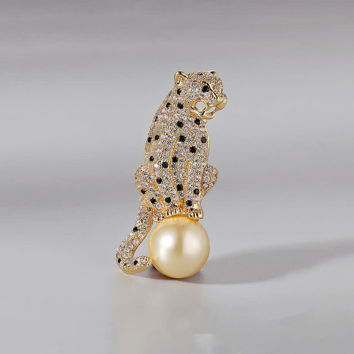 Men's Leopard Sitting On The Pearl Brooch - Gold - image 4