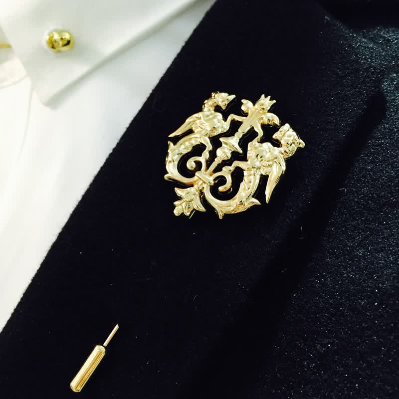 Men's Hollow Double Lion Brooch Pin