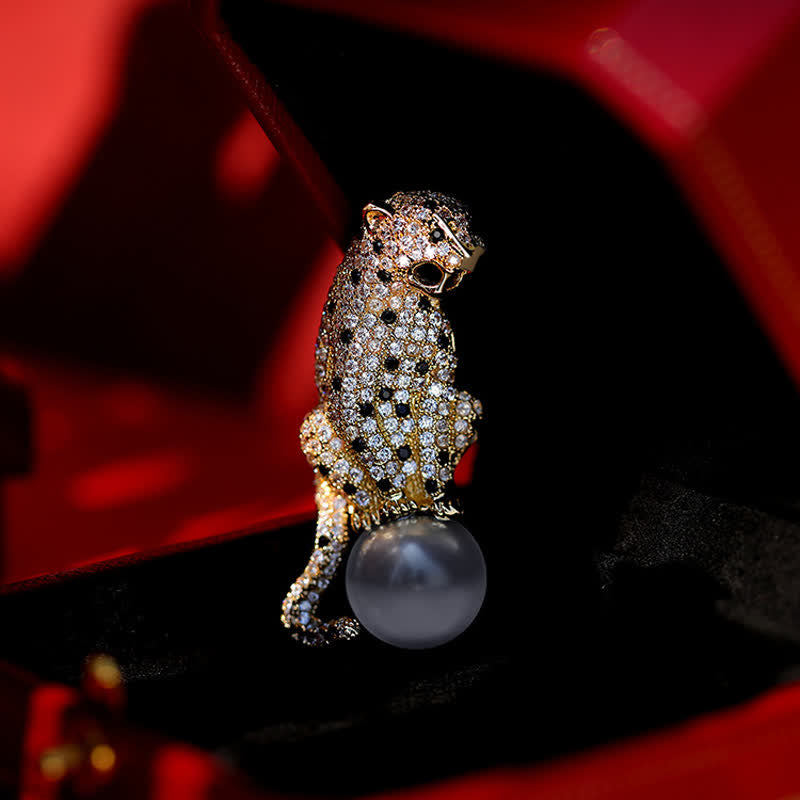 Men's Leopard Sitting On The Pearl Brooch - image 3