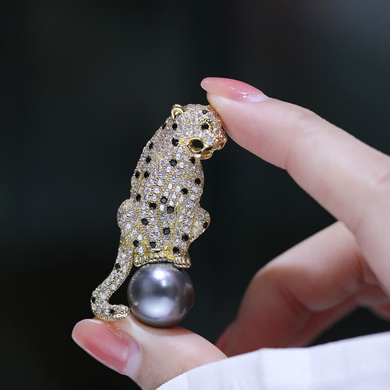 Men's Leopard Sitting On The Pearl Brooch - image 2