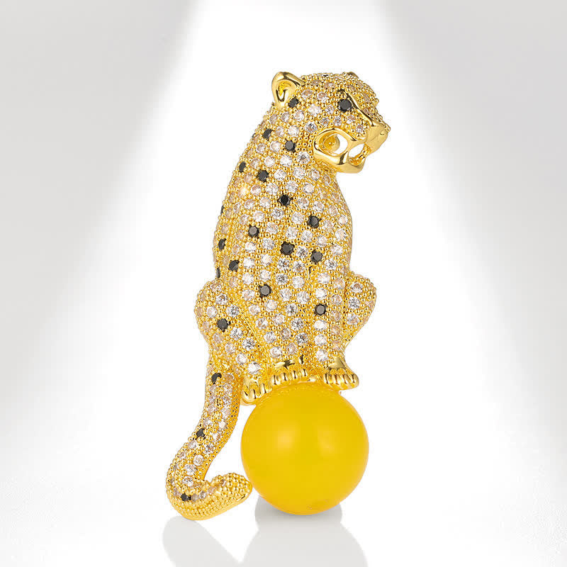 Men's Leopard Sitting On The Pearl Brooch - Yellow - image 7