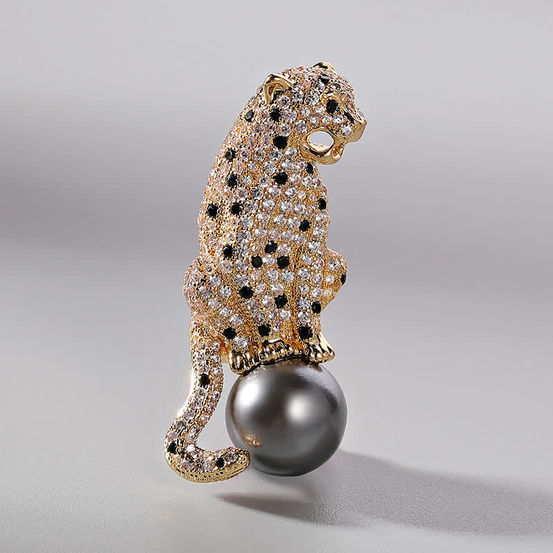 Men's Leopard Sitting On The Pearl Brooch - Gray - image 1